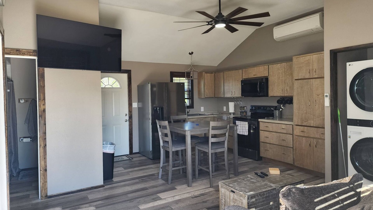 Somerville Cabin | Possum Run Cabin Comfortably Sleeps 6 People