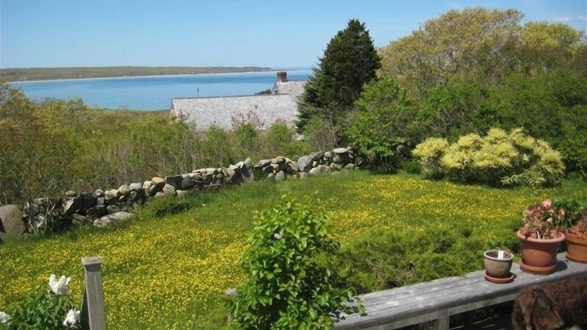 Chilmark House | Post and Beam home with westward views of the ocean and sunsets