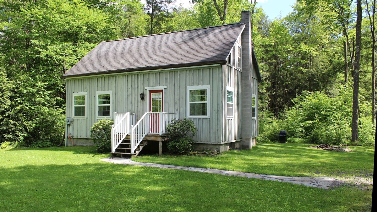 Sweet Valley Cabin | Post & Beam Cabin near Rickett's Glen State Park
