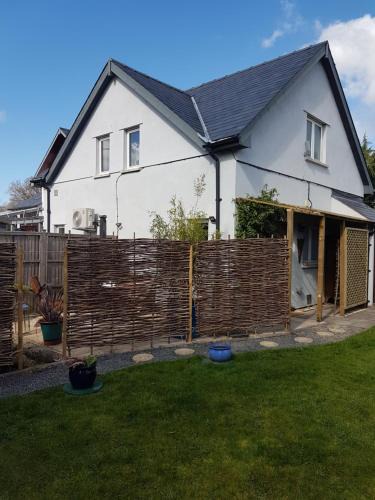 Glangrwyney Apartment | Post Office Row Apartment and garden