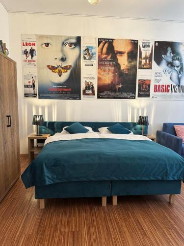 Landstrasse Apartment | PostersApt2-Cozy Cinema Vibes