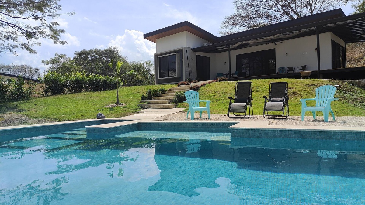 Potrero House | Potrero Hills CR, 10 min away from beautiful beaches!