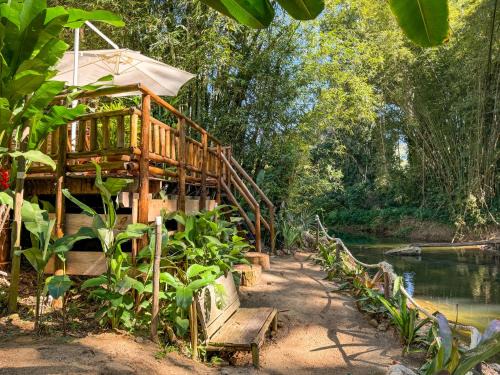 Ponte Branca Hotel | Pousada Entre Folhas