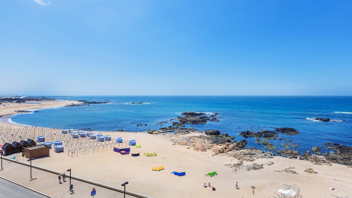 A Ver-o-Mar Apartment | Povoa Sunset Views with Balcony