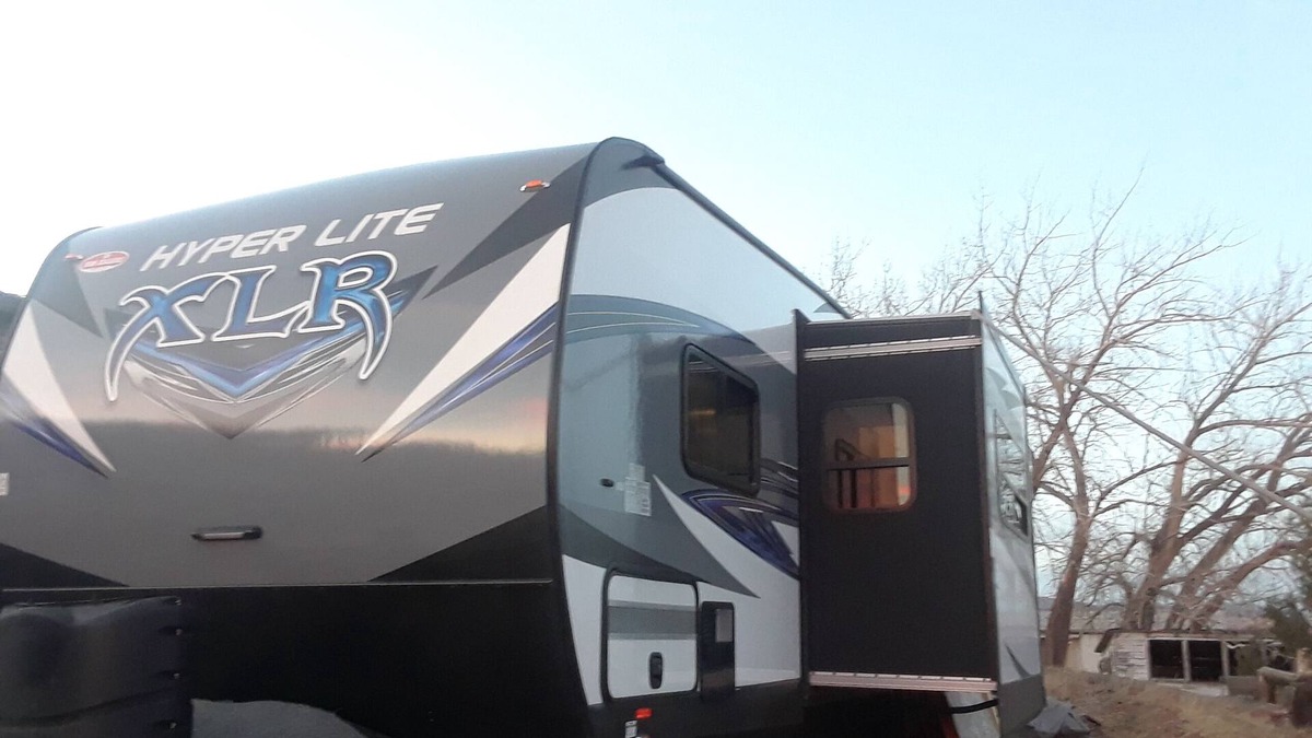 Poway Resort | Poway Pad Toyhauler Stationary or for Road Trips