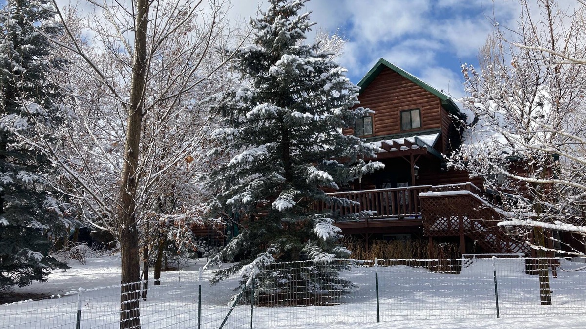 Ogden Bed & Breakfast | Powder Mountain 25 minutes, Snowbasin 10 minutes rated 1&2 of 30 Western Resorts