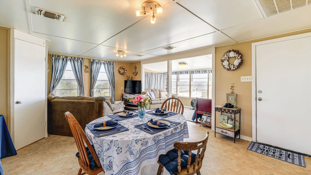 Port Lavaca House | Powderhorn Lake House w/Grill + Water Views!