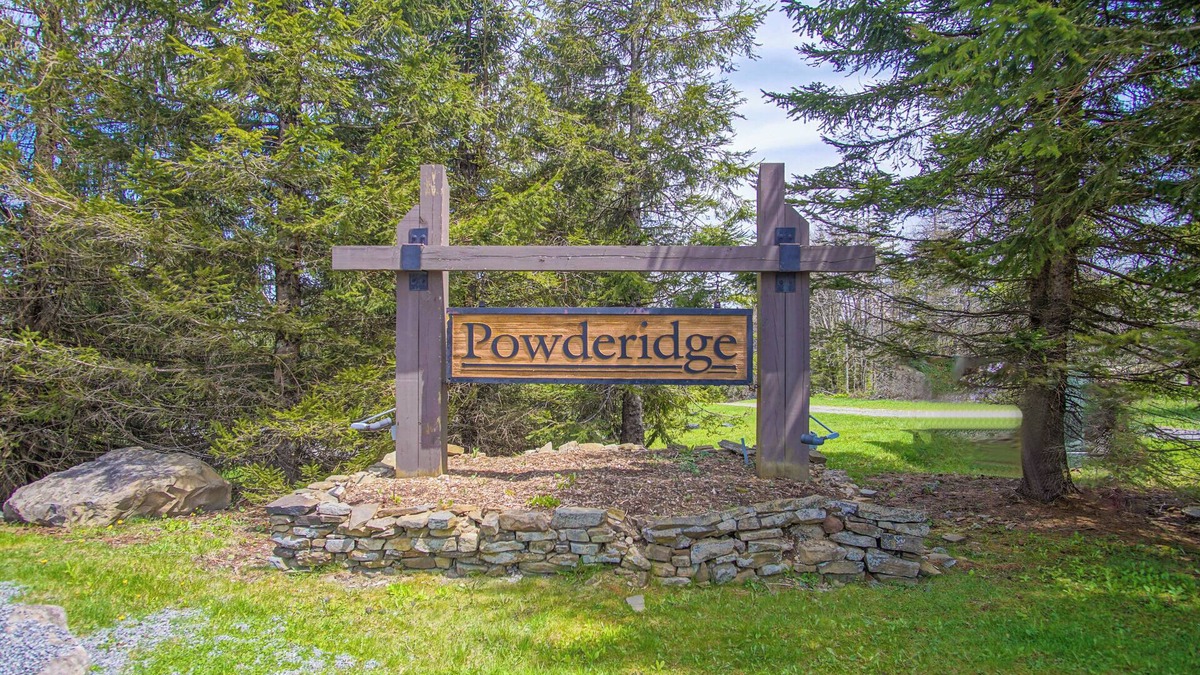 Snowshoe Condo | Powderidge 2 -Slope Side, Spacious Deck