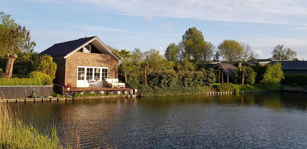 Heerhugowaard Apartment | Prachtig vrijstaand appartement aan het water
