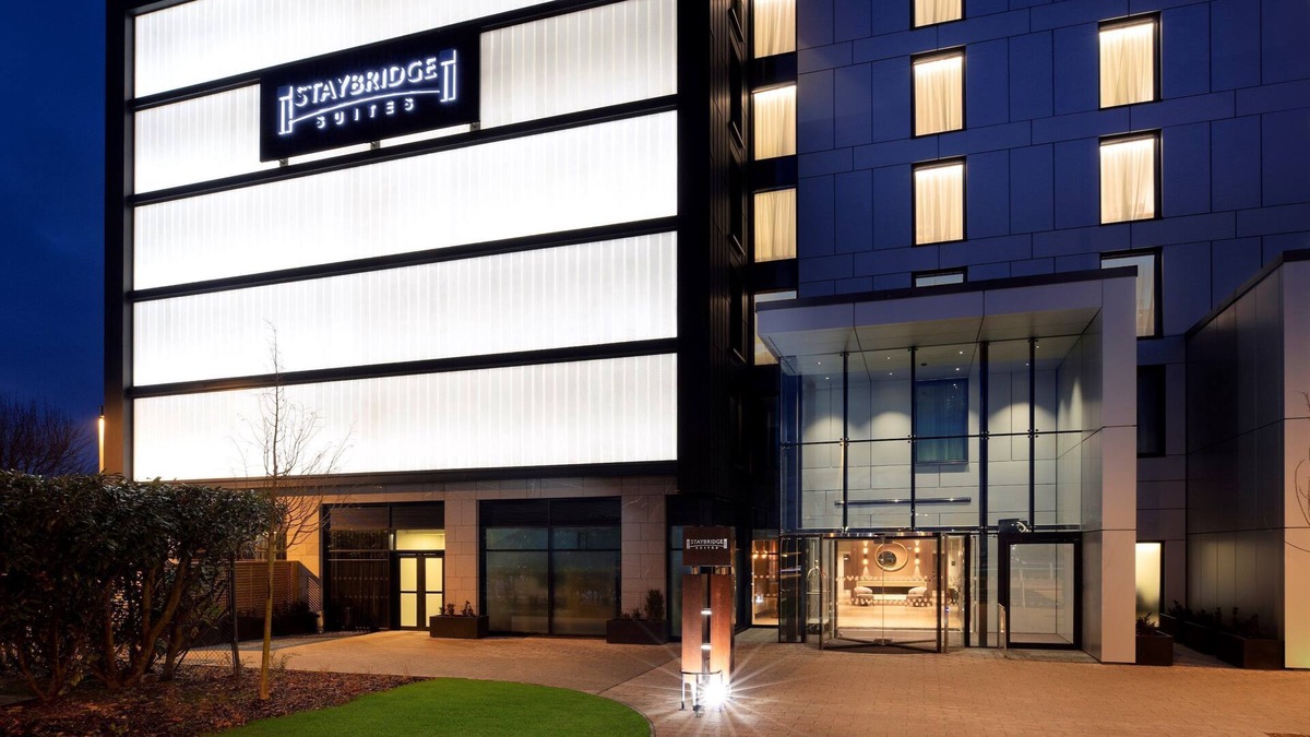 Heathrow Villages Apartment | Practical 1 Bedroom Suite close to London Heathrow | Perfect for Business Travellers + Free Wi-Fi
