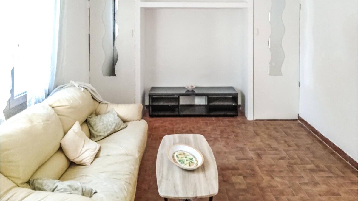 Vitrolles Apartment | Practical vacation apartment with garden - ideal for a couple's vacation.