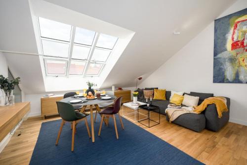 Vysehrad Apartment | Prague Days - Attic Apt - Workspace - 100 Mbps Wi-Fi - Park Nearby