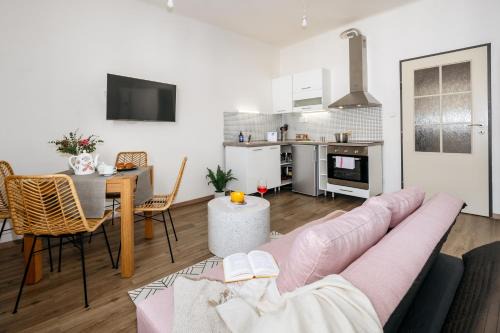 Podoli Apartment | Prague Days - Open-Plan Studio - Close to Vyšehrad Castle