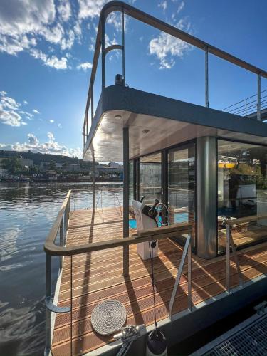 Smichov Boat Rental | Prague Stream