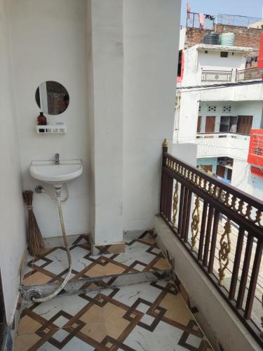 Allahabad House | Prayagaraj666 near Prayagraj junction PF no 01