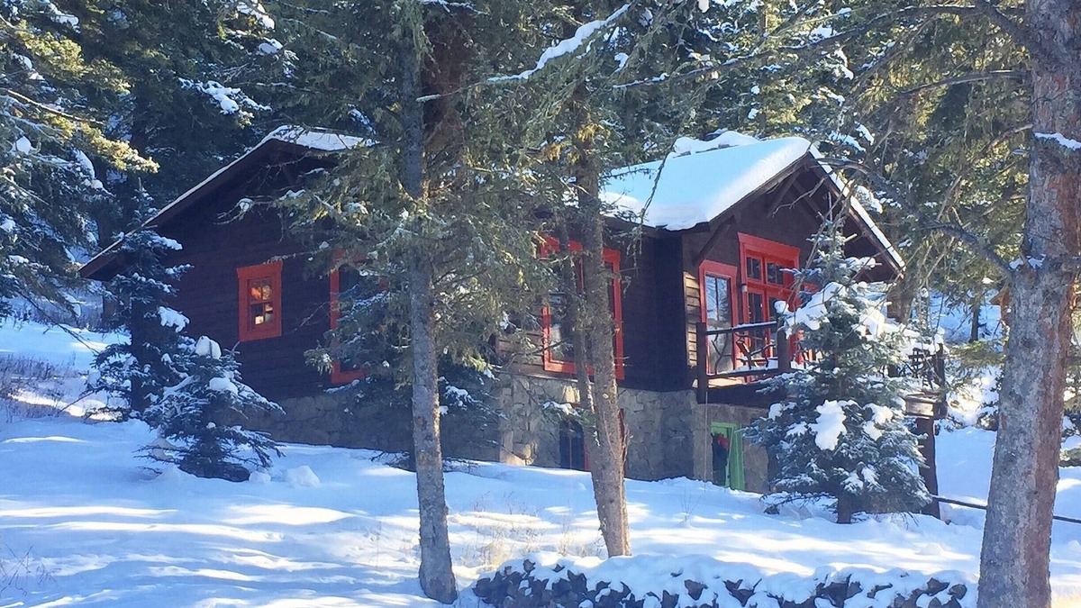 Gallatin Gateway Cabin | Pre-Season Discount on Winter Wonderland Cabin