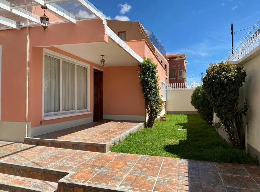 Macrodistrito Sur House | Preciosa casita en Zona Residencial de La Paz