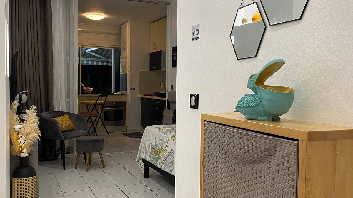 Malendure Apartment | PreciousHome : Modern, well-equipped, comfortable with breathtaking sea views.