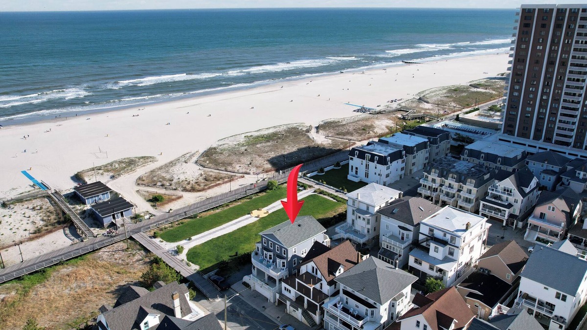 Atlantic City House | Premier beachfront “Beach Pad” - 9 bdrms/15 bed