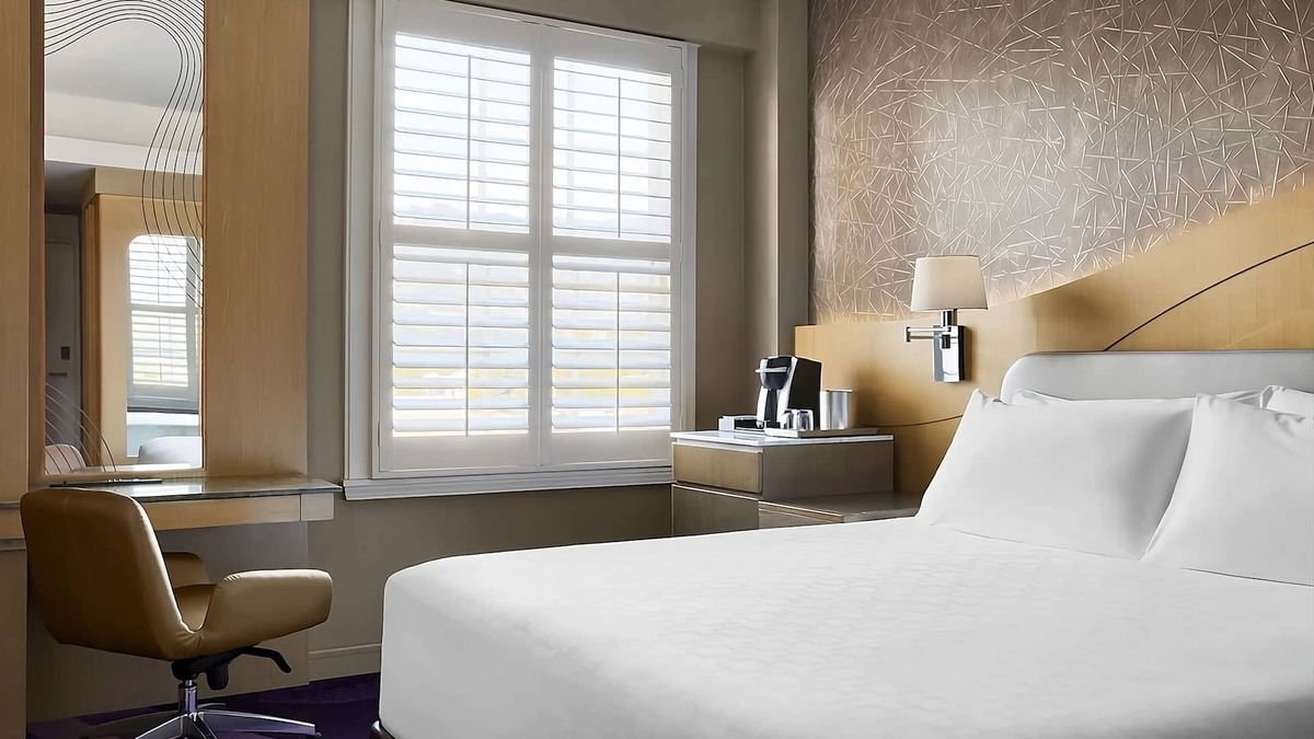 Pasadena Hotel | Premier Corner One King Bed Room at Pasadena Hotel & Pool