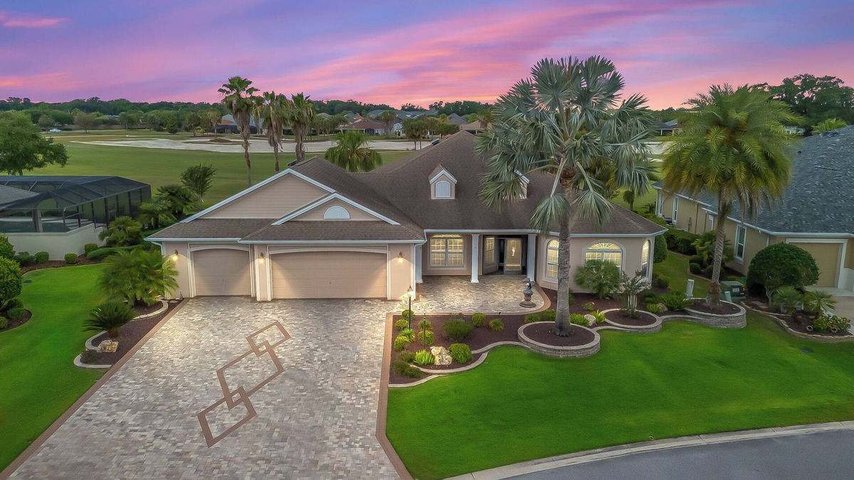 The Villages House | Premier Golf Course Home with an Outdoor Kitchen in The Village of Pinellas