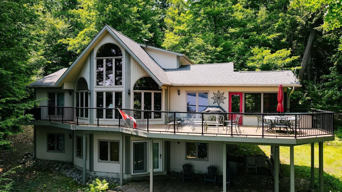 Dysart et al Cottage | Premier Haliburton Redstone Lake Location