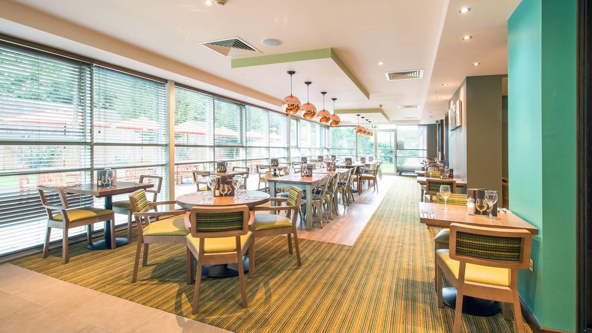 Thorpe Hotel | Premier Inn Banbury - M40 J11