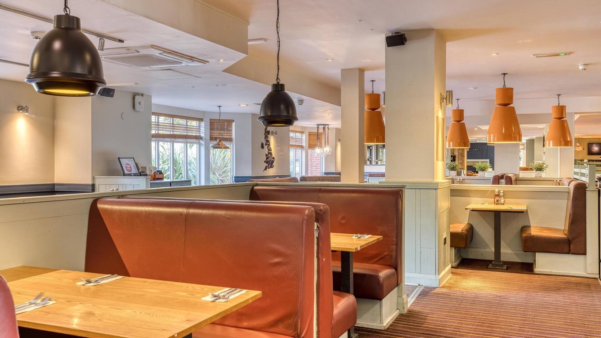 Edgbaston Hotel | Premier Inn Birmingham Central Hagley Road