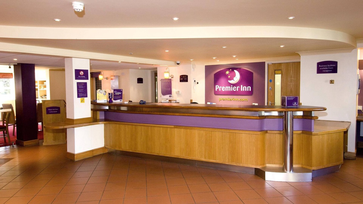 Hall Green Hotel | Premier Inn Birmingham Hall Green