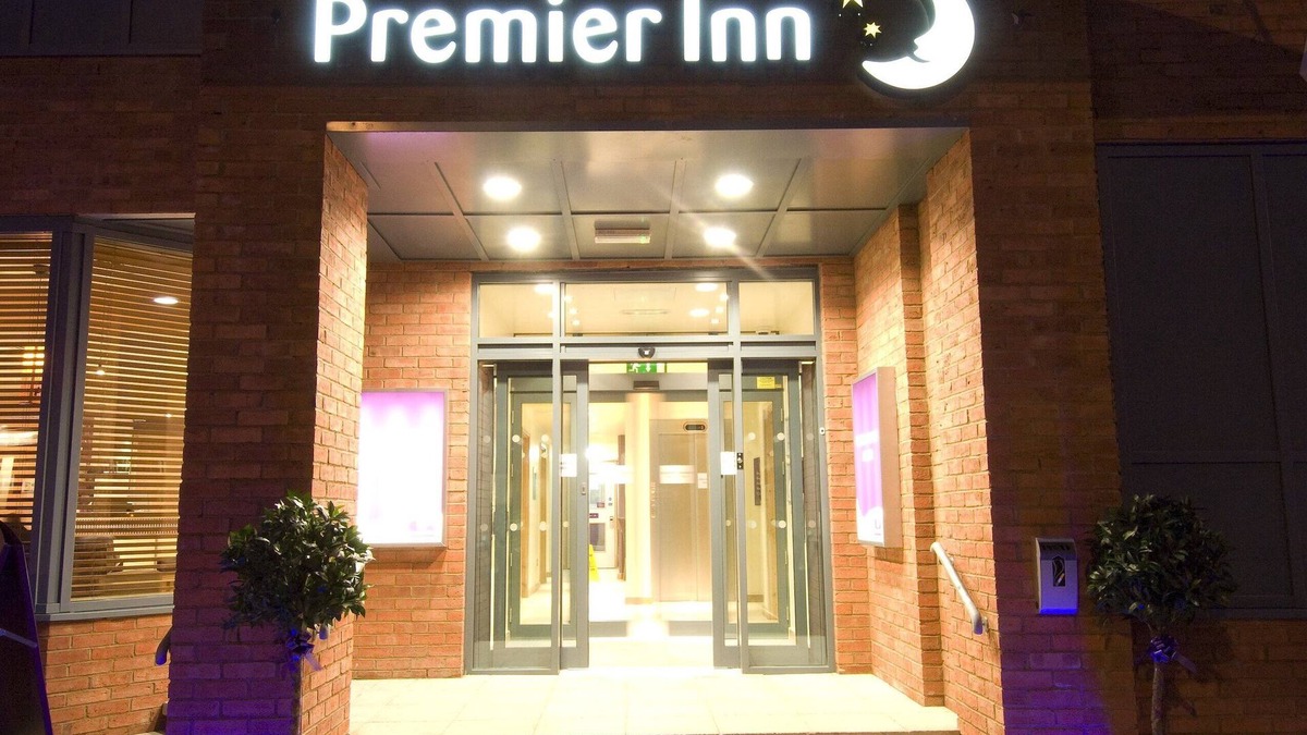 Chester Hotel | Premier Inn Chester - Railway Station