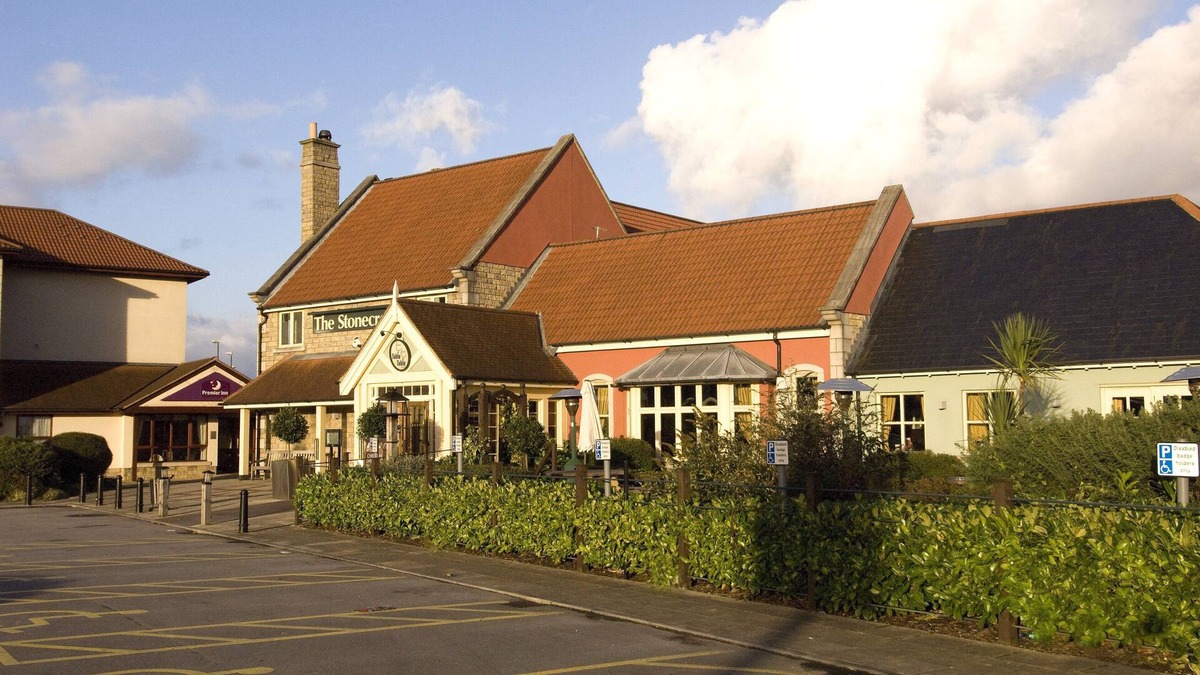 Lowton Hotel | Premier Inn Haydock Park/M6 J23