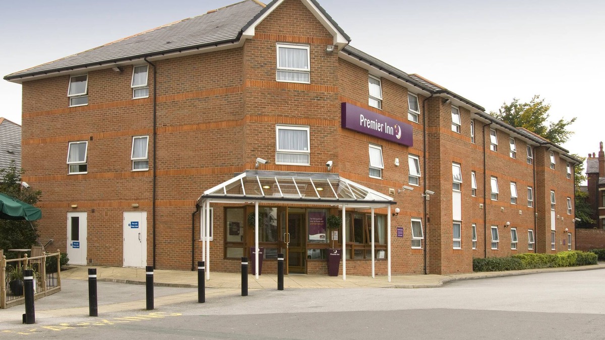 Whitkirk Hotel | Premier Inn Leeds East