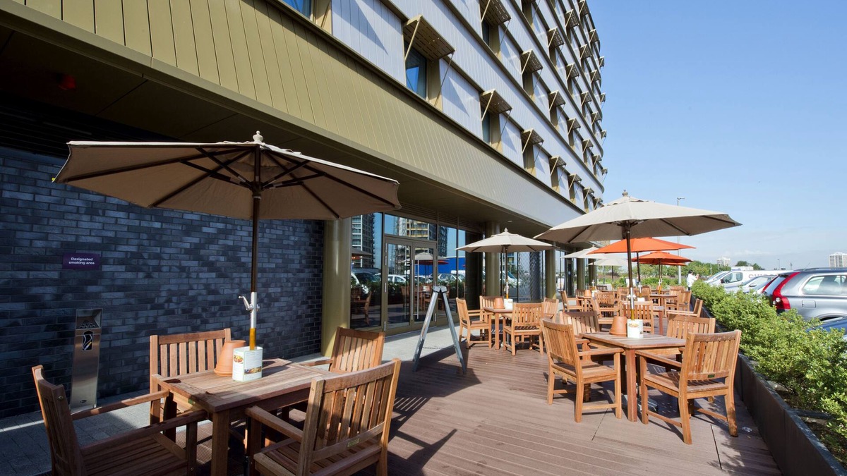 Woolwich Riverside Hotel | Premier Inn London Woolwich Royal Arsenal