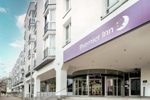 Kurpark Hotel | Premier Inn Stuttgart Bad Cannstatt