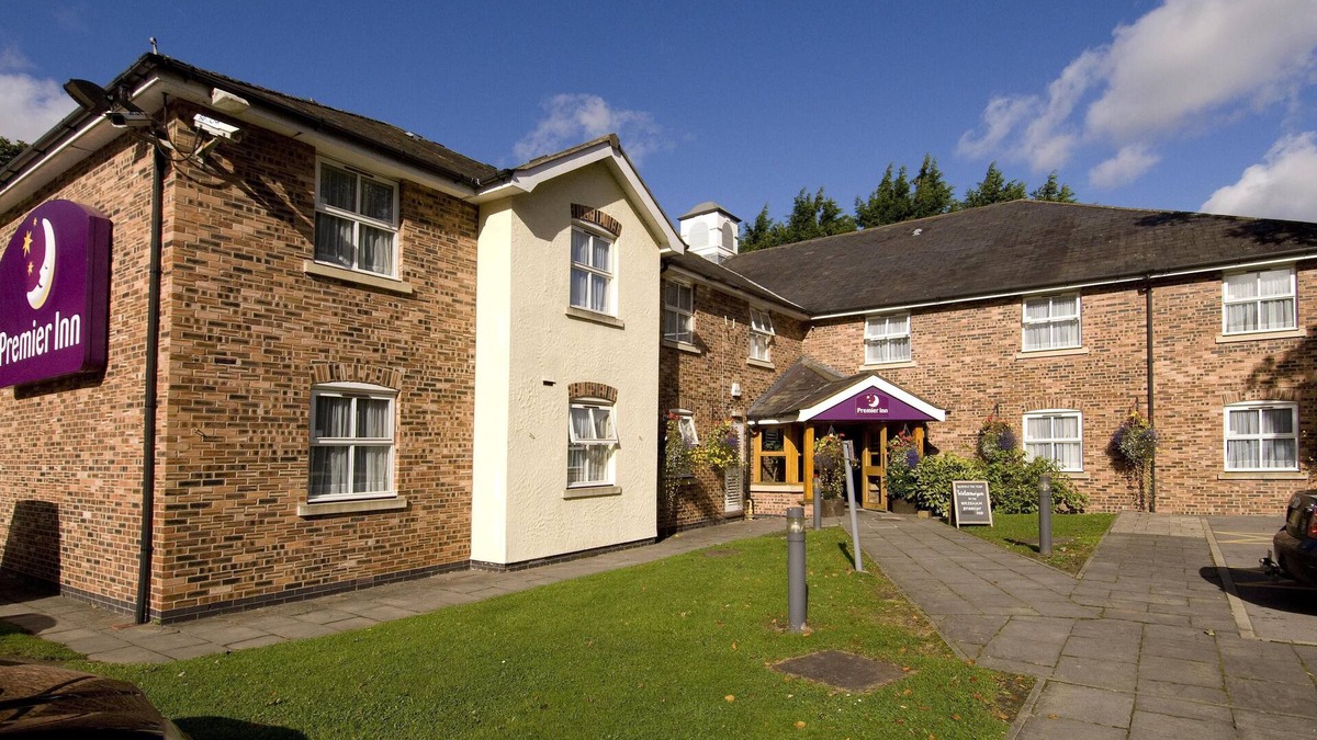 Gresford Hotel | Premier Inn Wrexham North - A483