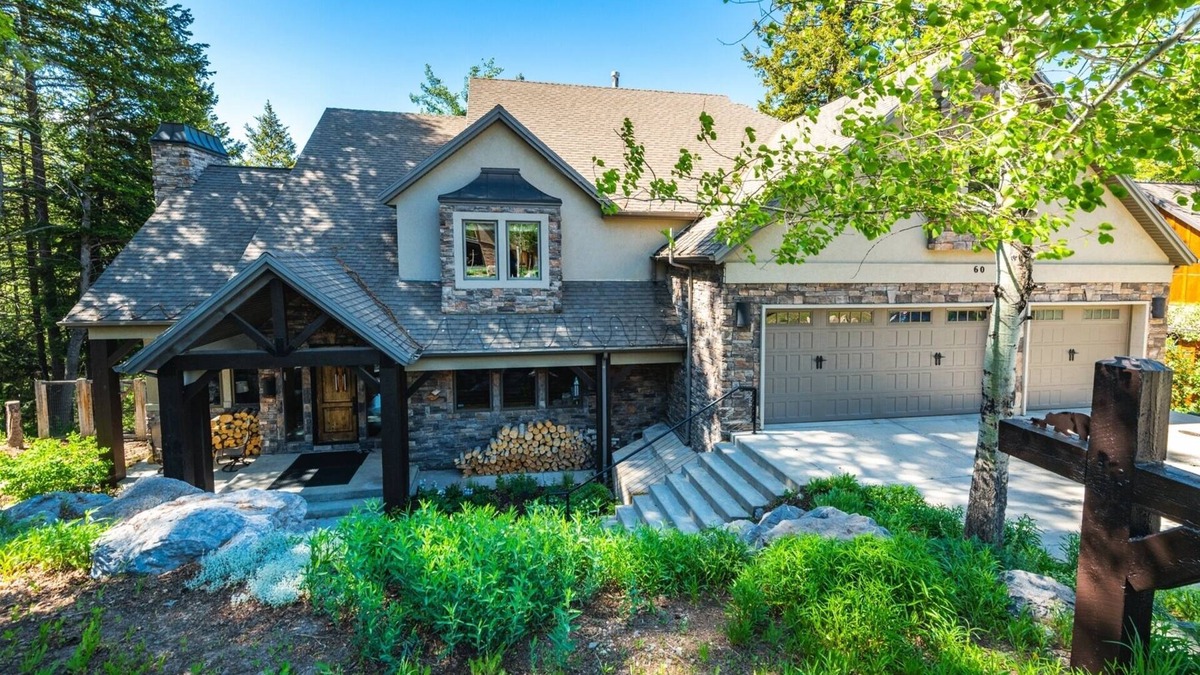 Summit Park Cabin | Premier Mountain Retreat/New Hot Tub + Climbing Wall/6 BR 4 BA/Sleeps 18