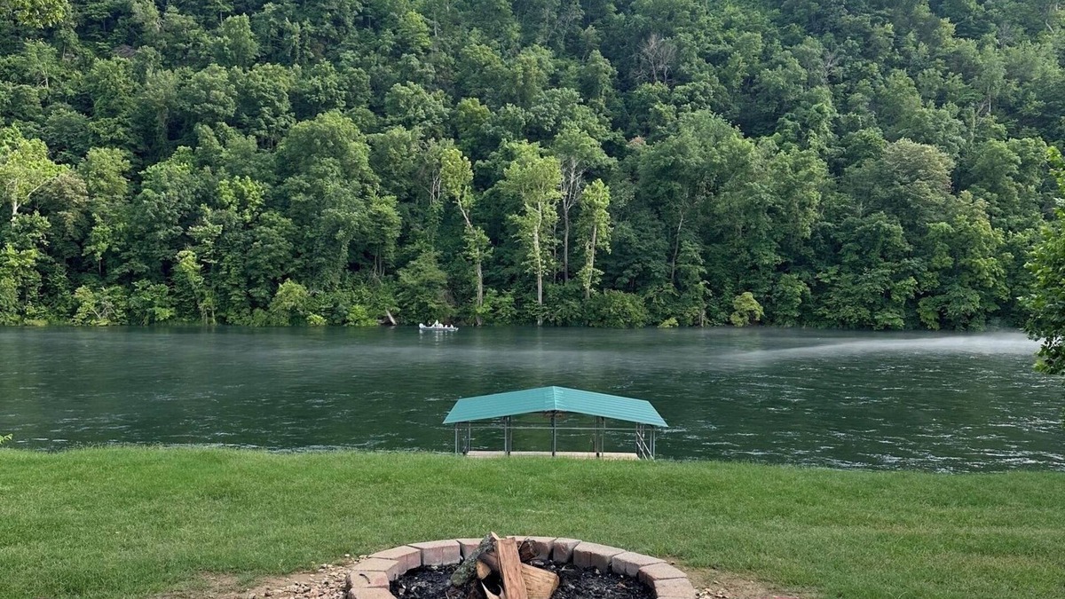 Lakeview House | Premier Riverfront Location ~ NEW BOATDOCK~ biking trails ~Bull Shoals Lake Fun