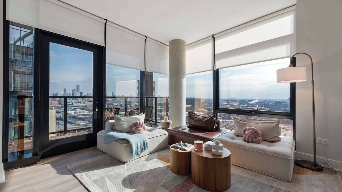 West Loop Apartment | Premium 2BR with City Views + Easy Access