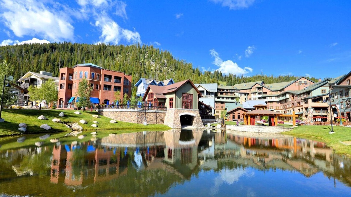 Winter Park Condo | PREMIUM AMENITIES DECK LEVEL CONDO/WALK TO GONDOLA and BASE ACTIVITIES