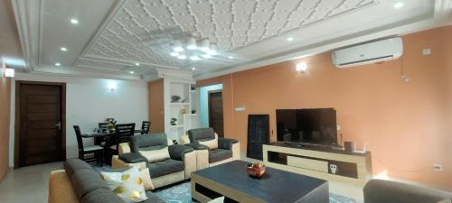 Yaounde Apartment | Premium apart with parking near Golf