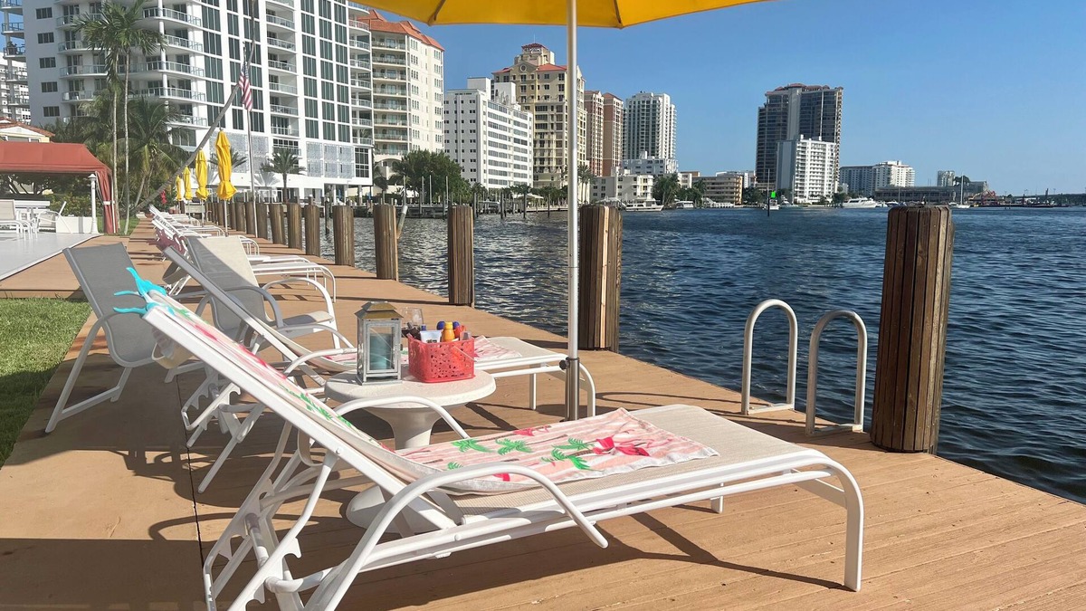 Central Beach Condo | Premium Beachside Get-Away
