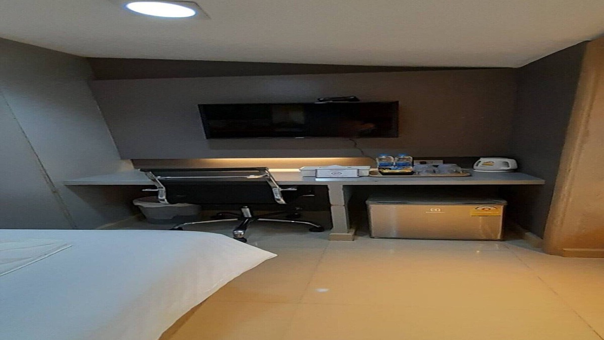 Thanon Phaya Thai House | Premium Double Retreat | Unwind in Style