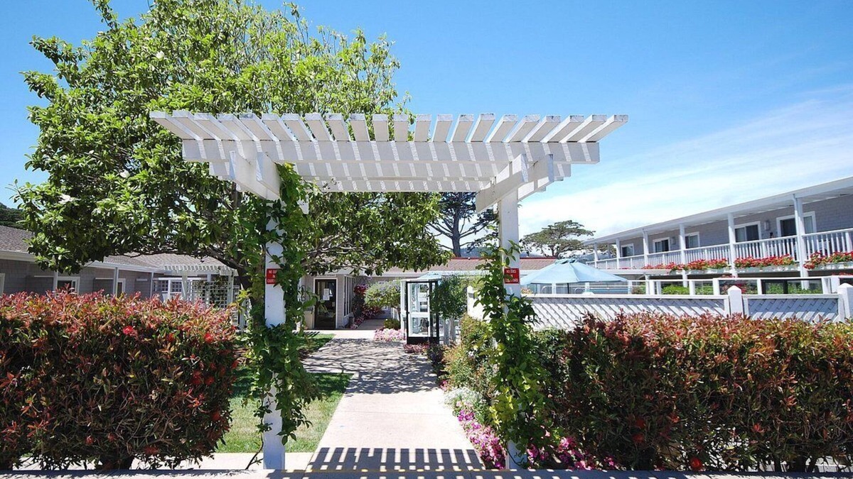 Downtown Monterey Cabin | Premium King Fireplace Room Walking Distance from the Beach!