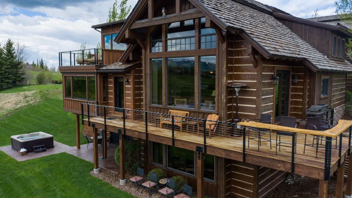 Victor House | Premium lakefront log home with stunning views and exquisite finishes!
