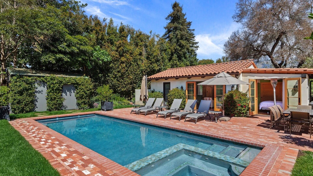Montecito House | Premium Location Heated Pool & Hot Tub walk to Lower Village