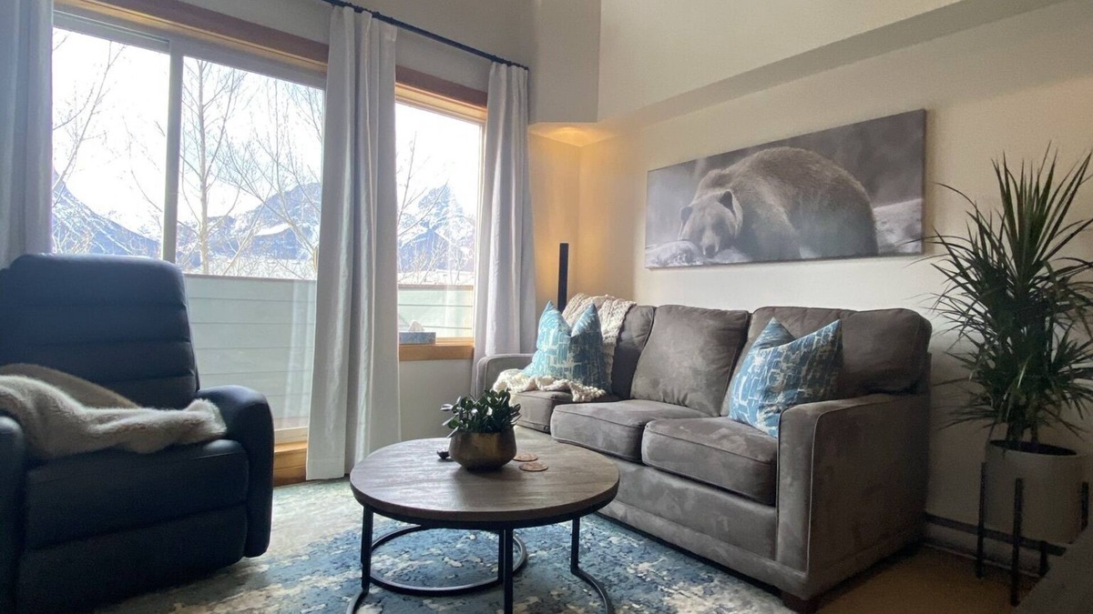 Canmore Condo | Premium Mountain Views! One bedroom Penthouse Condo in The Lodges at Canmore