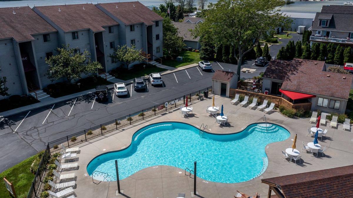 Port Clinton Condo | Premium Penthouse Condo, easy walk to jet express, Docks beach house & downtown