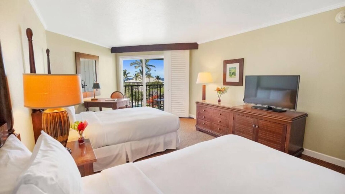 Hanamaulu Hotel | Premium Pool Ocean View 2 Double Beds at Kauai Beach Resort & Spa