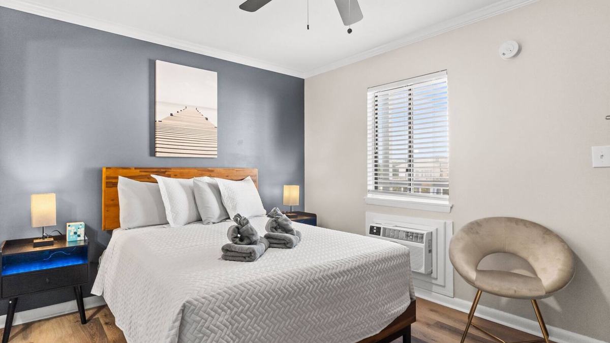Carolina Beach Hotel | Premium Queen Room Hotel- 2 Pools, Near Beach/Boardwalk, Pets not Allowed