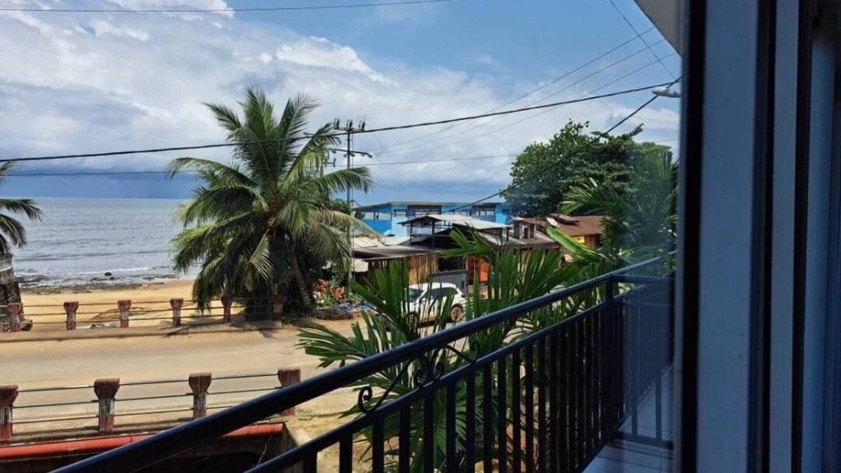 Kribi Hotel | Premium Room with Balcony Sea View B&B